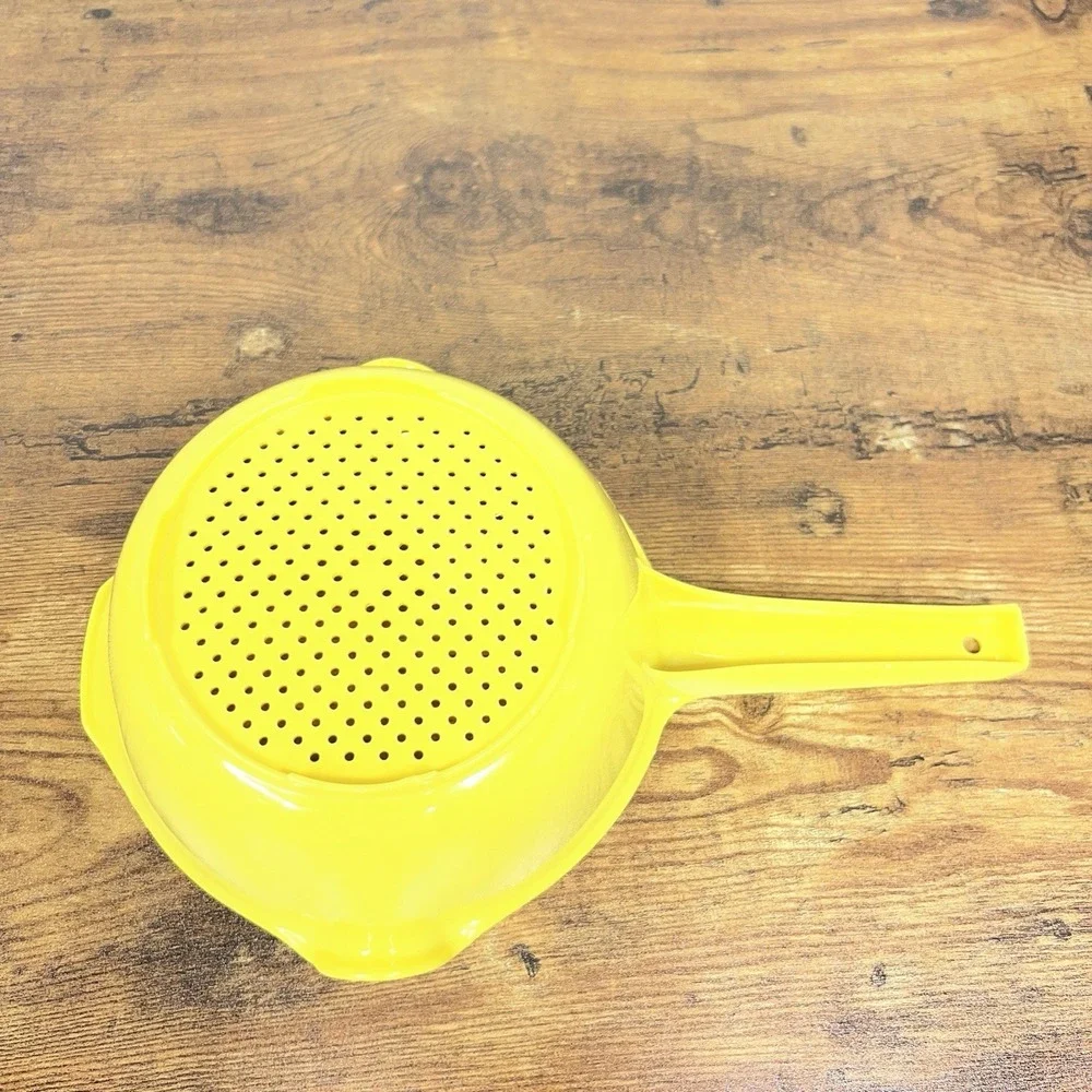 Vintage Rubbermaid‎ Yellow Colander Strainer Long Handle 1980s